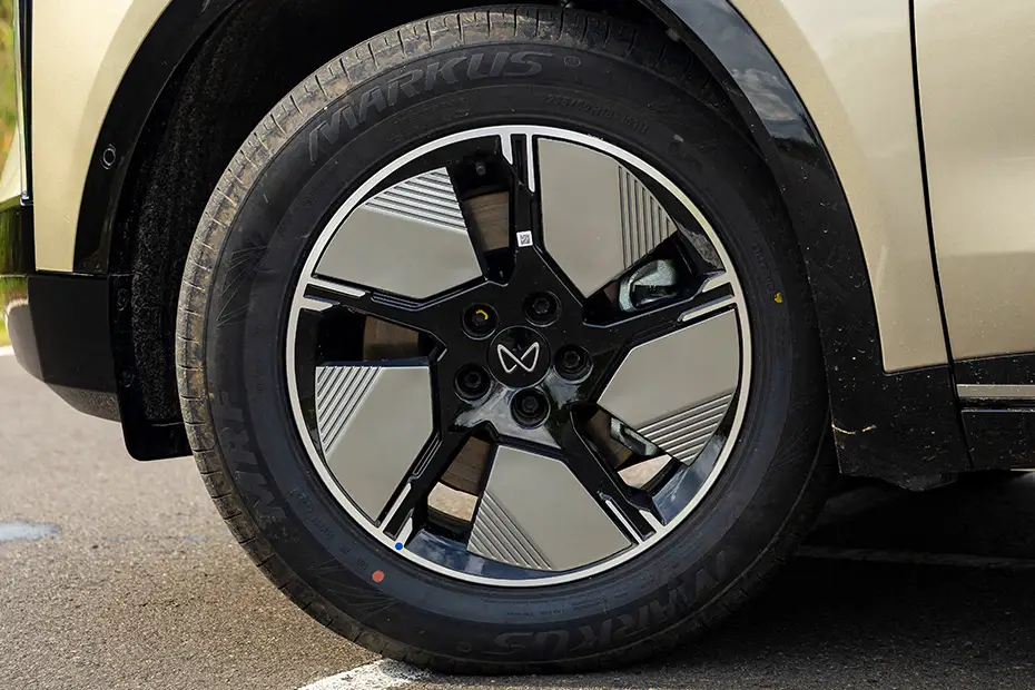 Mahindra XEV 9S thumbnail 29