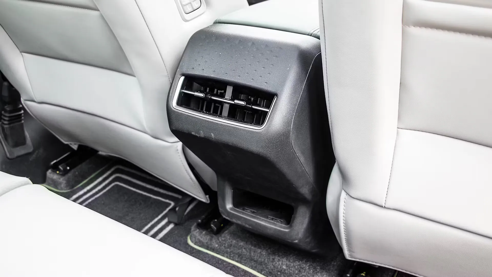 Mahindra XEV 9S thumbnail 31