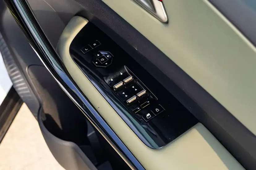 Mahindra XEV 9S thumbnail 38