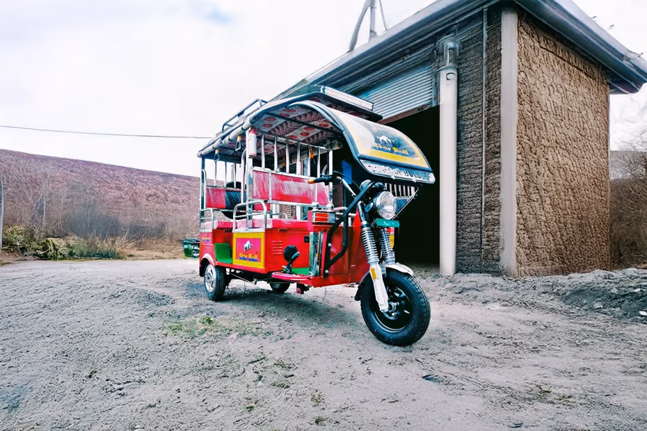 Star Bull Red E Rickshaw
