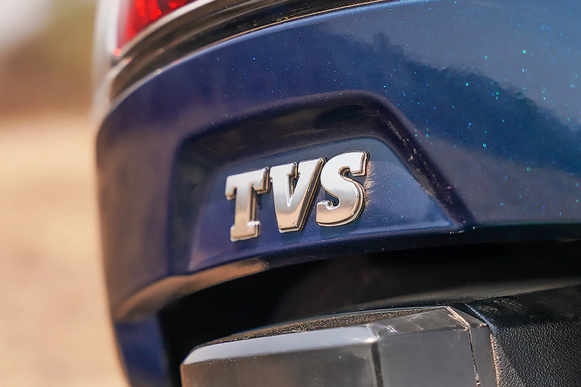 TVS iQube ST thumbnail 12